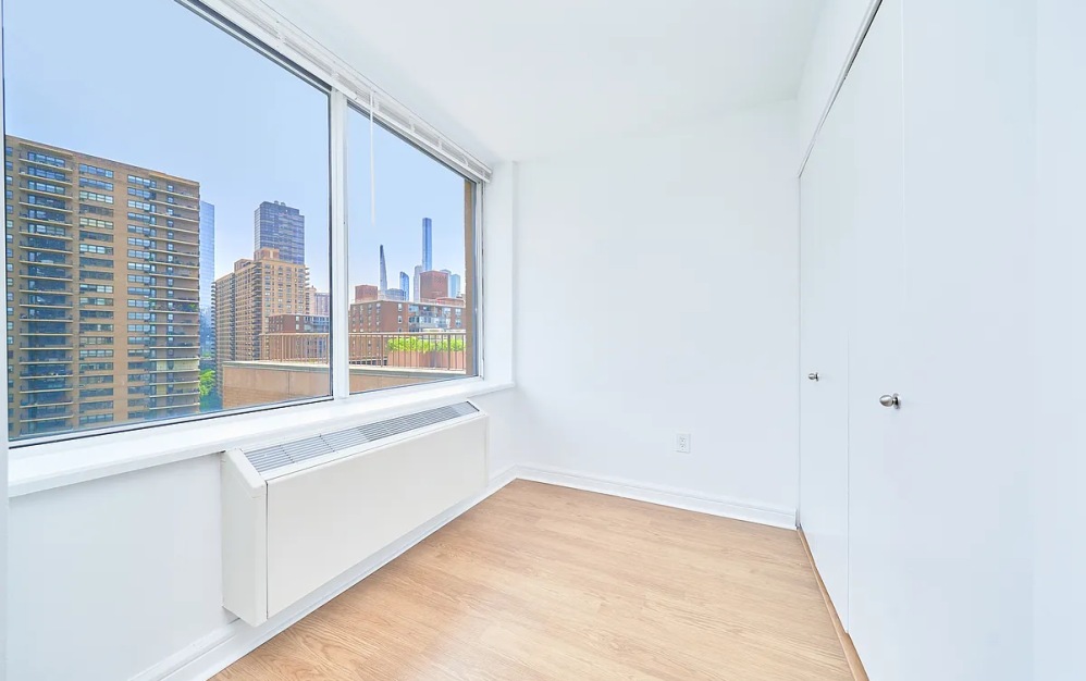 18M - Studio floorplan layout with 1 bathroom and 568 square feet (Floor 6)