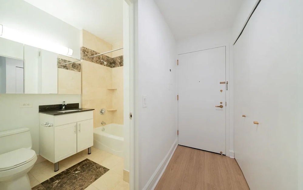 1418 - Studio floorplan layout with 1 bathroom and 582 square feet (Floor 10)