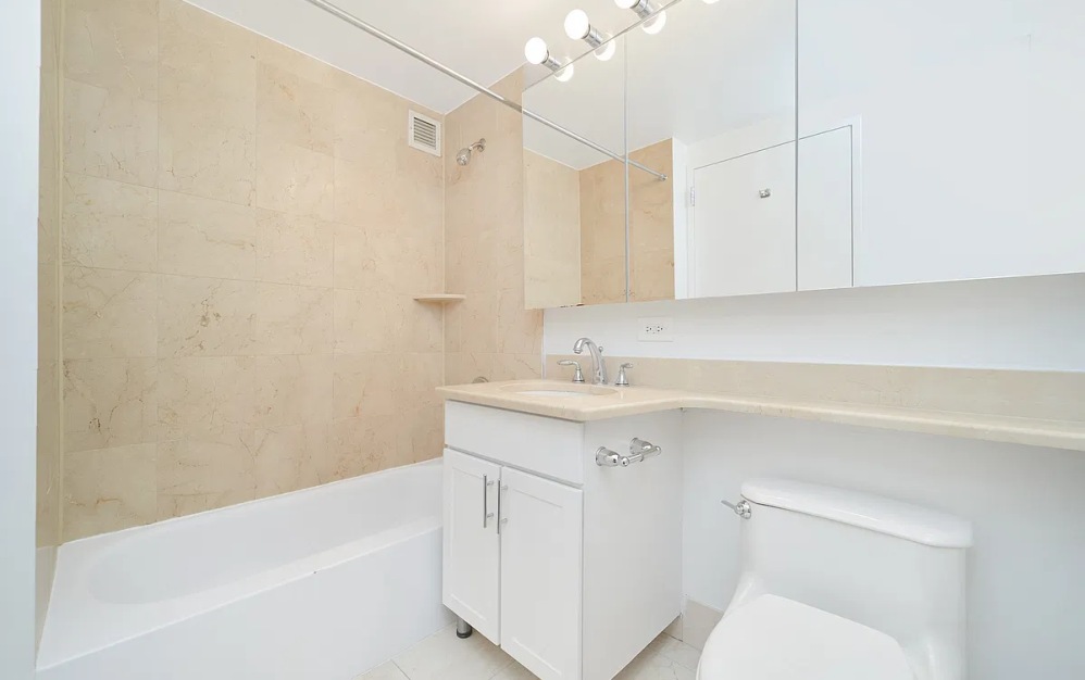 3D - 1 bedroom floorplan layout with 1 bathroom and 634 square feet (Floor 9)