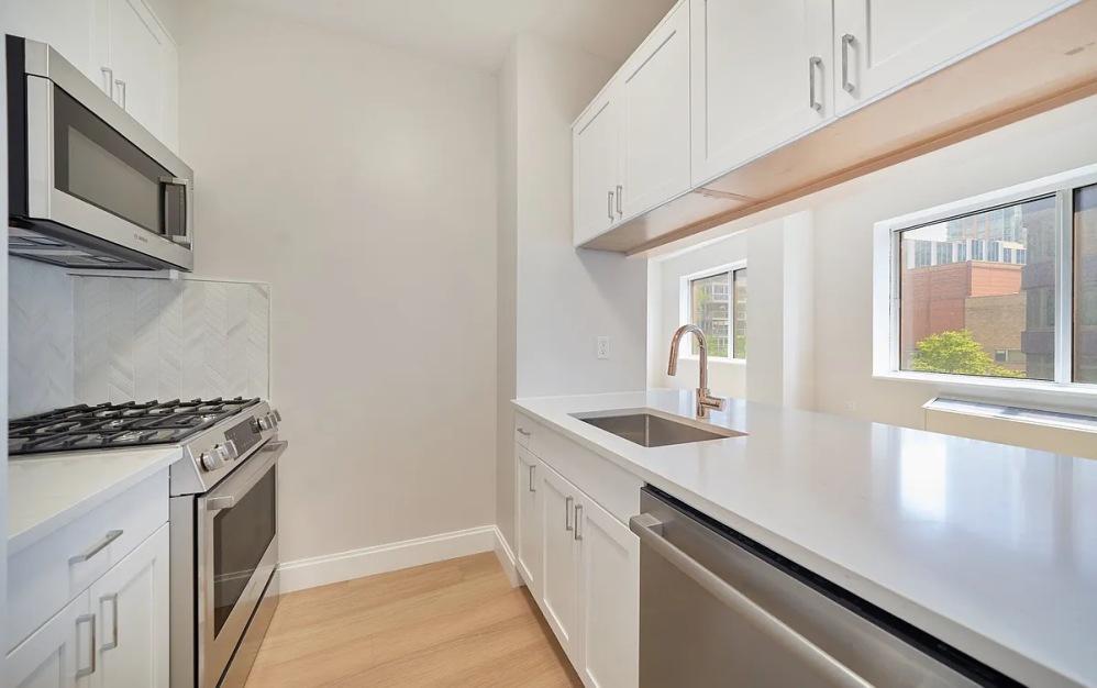 403 - 1 bedroom floorplan layout with 1 bathroom and 884 square feet (Floor 9)