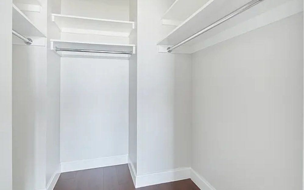 15P - 1 bedroom floorplan layout with 1 bathroom and 818 square feet (Floor 9)