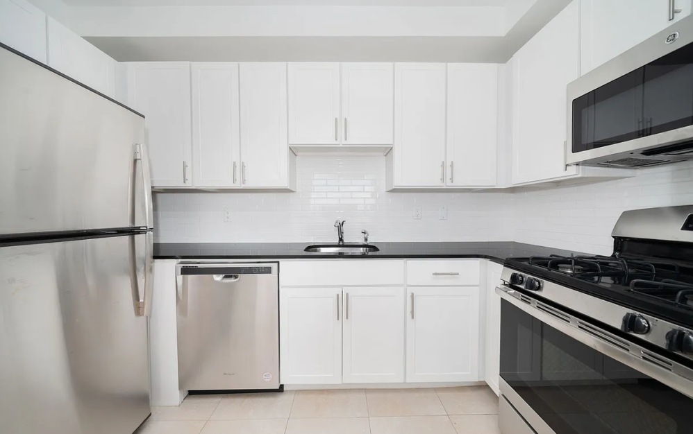 18J - Studio floorplan layout with 1 bathroom and 600 square feet (Floor 9)