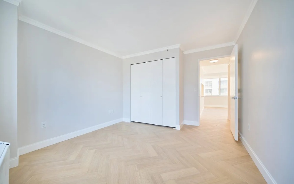 17U - 2 bedroom floorplan layout with 2 bathrooms and 1081 square feet (Floor 19)