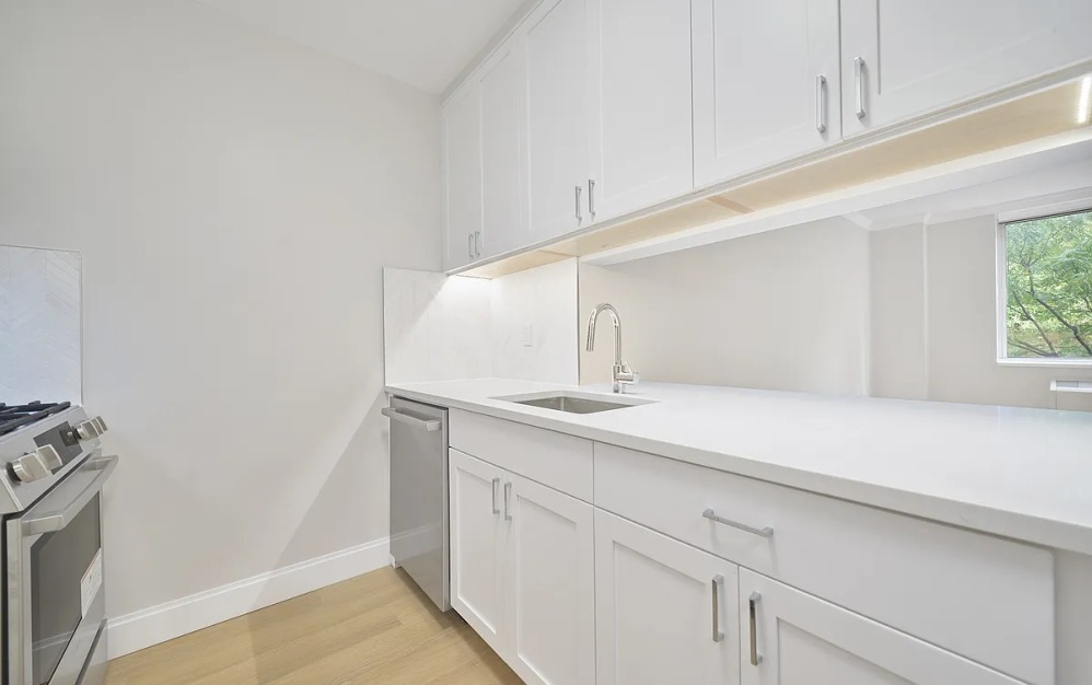 304 - 1 bedroom floorplan layout with 1 bathroom and 567 square feet (Floor 7)