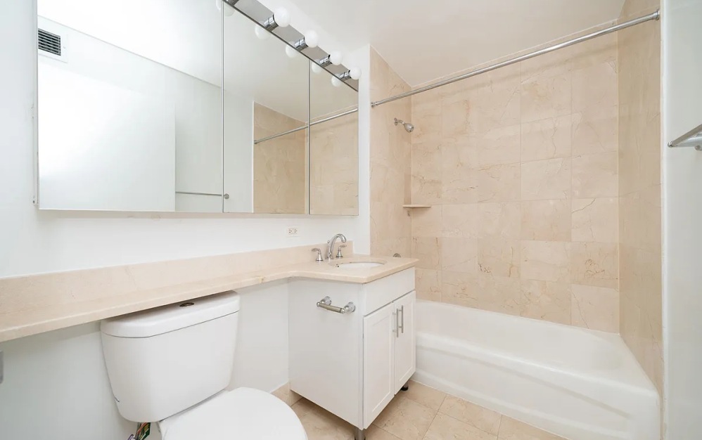 18J - Studio floorplan layout with 1 bathroom and 600 square feet (Floor 5)