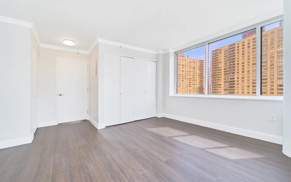 11E - 1 bedroom floorplan layout with 1 bathroom and 761 square feet (Floor 12)