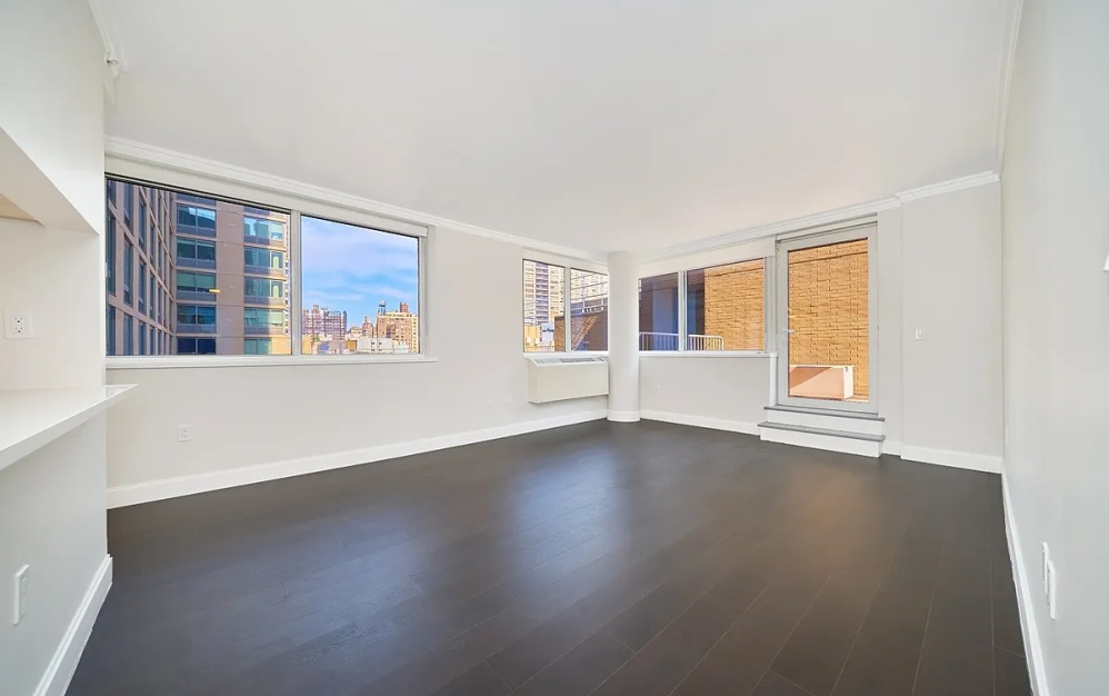 9U - 2 bedroom floorplan layout with 2 bathrooms and 1081 square feet (Floor 2)