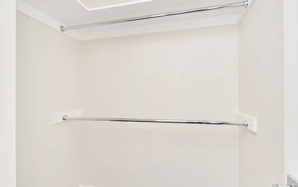22B - 1 bedroom floorplan layout with 1 bathroom and 884 square feet (Floor 13)