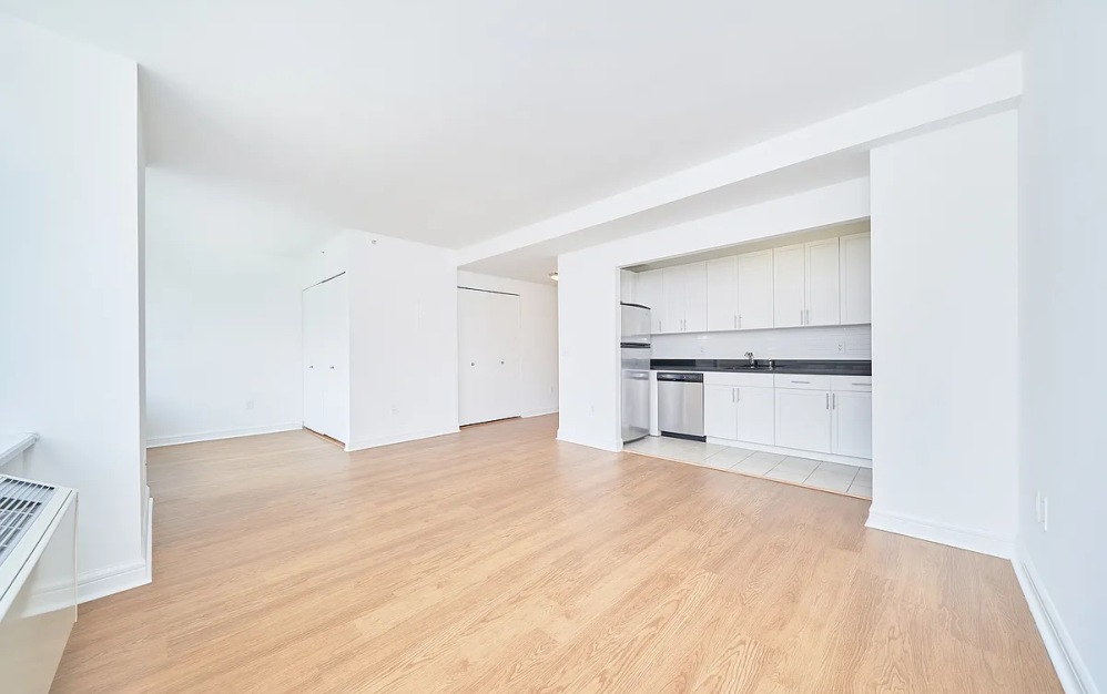 18M - Studio floorplan layout with 1 bathroom and 568 square feet (Floor 4)