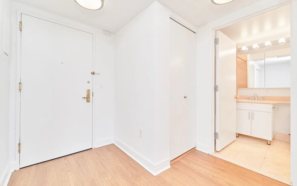 3D - 1 bedroom floorplan layout with 1 bathroom and 634 square feet (Floor 6)
