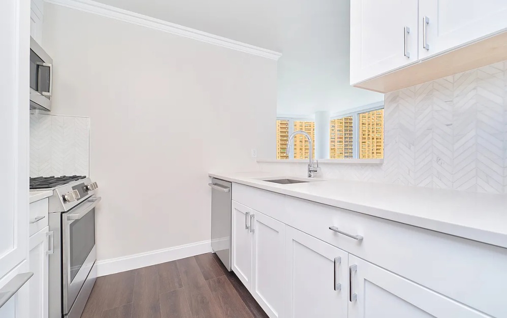 11E - 1 bedroom floorplan layout with 1 bathroom and 761 square feet (Floor 5)