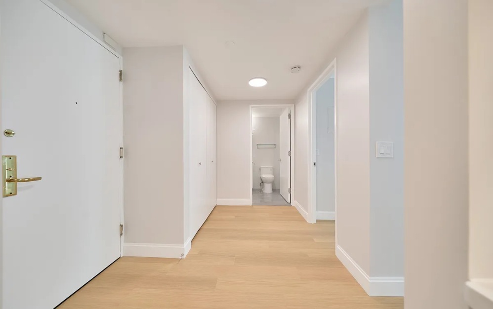 806 - 1 bedroom floorplan layout with 1 bathroom and 661 square feet (Floor 9)