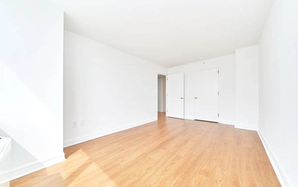16H - 1 bedroom floorplan layout with 1 bathroom and 852 square feet (Floor 10)