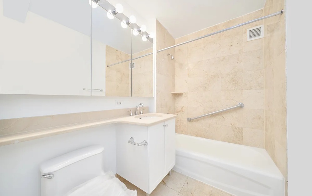 10T - 1 bedroom floorplan layout with 1 bathroom and 662 square feet (Floor 12)