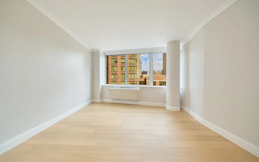 8E - 1 bedroom floorplan layout with 1 bathroom and 727 square feet (Floor 3)