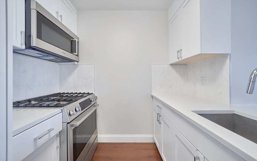 15P - 1 bedroom floorplan layout with 1 bathroom and 818 square feet (Floor 4)