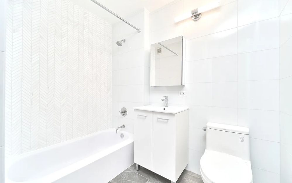 19H - 1 bedroom floorplan layout with 1 bathroom and 656 square feet (Floor 8)