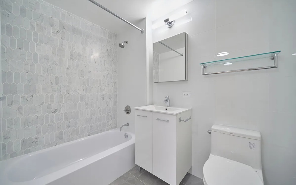 806 - 1 bedroom floorplan layout with 1 bathroom and 661 square feet (Floor 13)