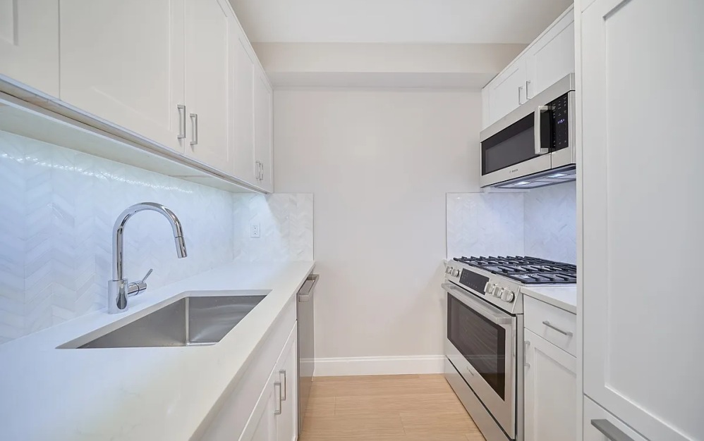 15L - 1 bedroom floorplan layout with 1 bathroom and 655 square feet (Floor 6)