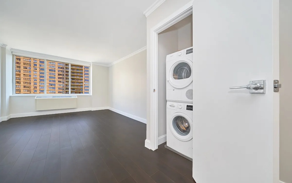 15J - 1 bedroom floorplan layout with 1 bathroom and 702 square feet (Floor 2)