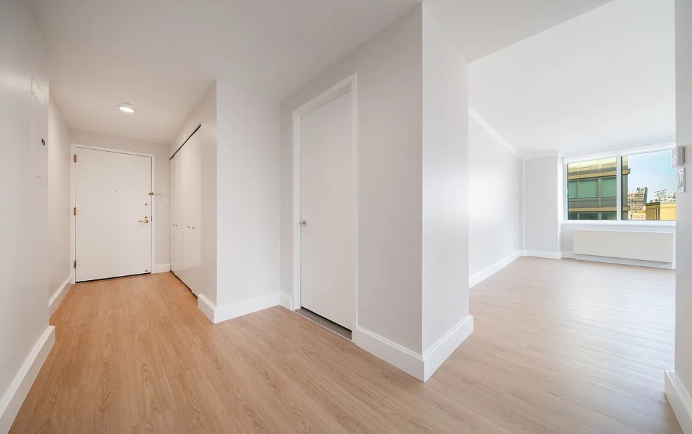 1005 - 1 bedroom floorplan layout with 1 bathroom and 778 square feet (Floor 11)
