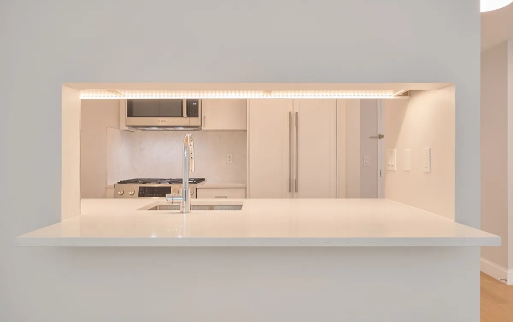 806 - 1 bedroom floorplan layout with 1 bathroom and 661 square feet (Floor 5)