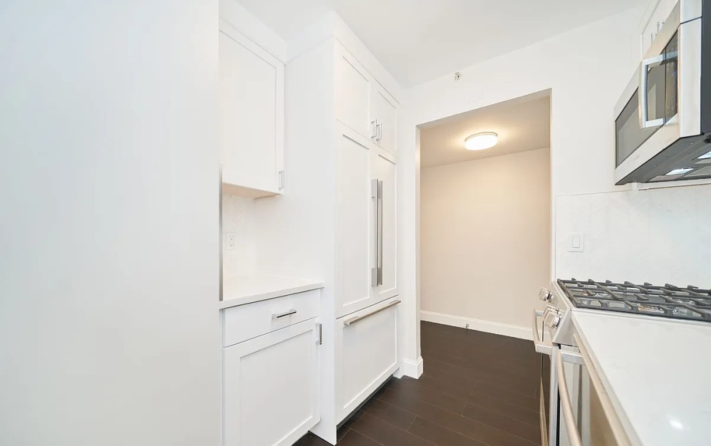15G - 1 bedroom floorplan layout with 1 bathroom and 651 square feet (Floor 8)