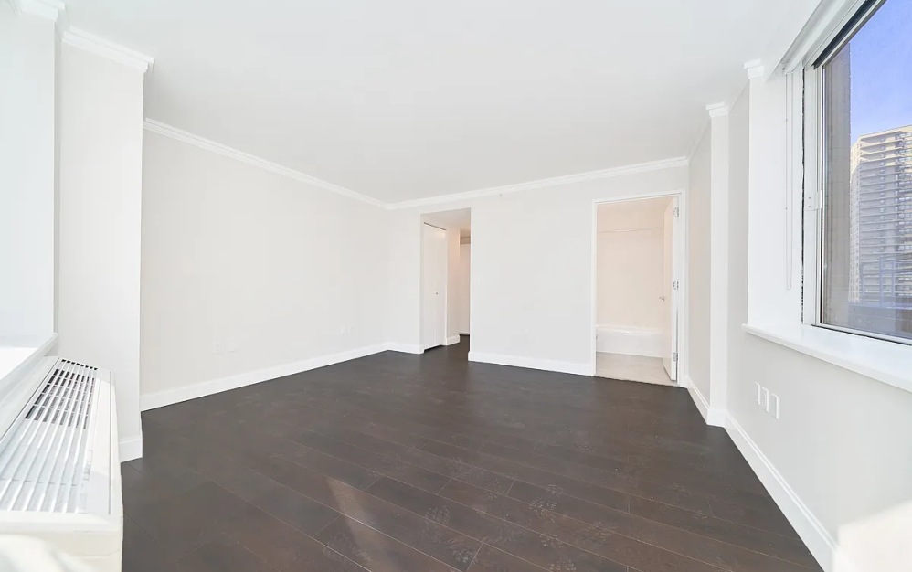 11U - 2 bedroom floorplan layout with 2 bathrooms and 1081 square feet (Floor 13)