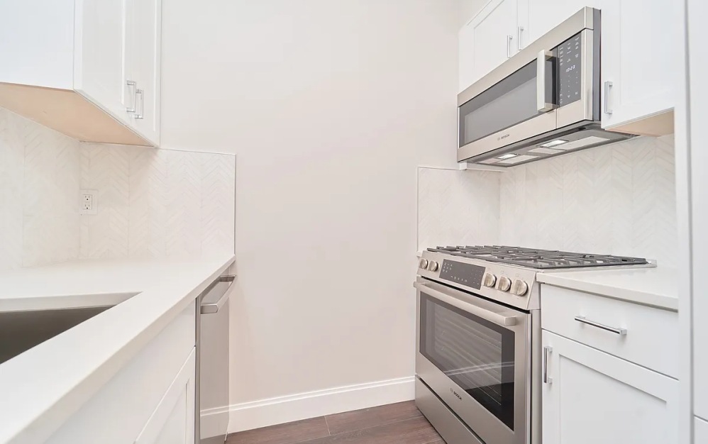 19H - 1 bedroom floorplan layout with 1 bathroom and 656 square feet (Floor 5)