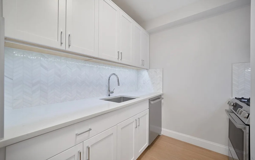 15L - 1 bedroom floorplan layout with 1 bathroom and 655 square feet (Floor 8)