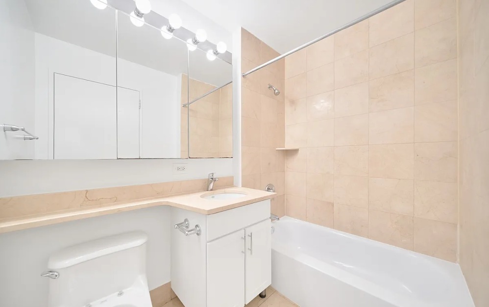 11A - 1 bedroom floorplan layout with 1 bathroom and 825 square feet (Floor 16)