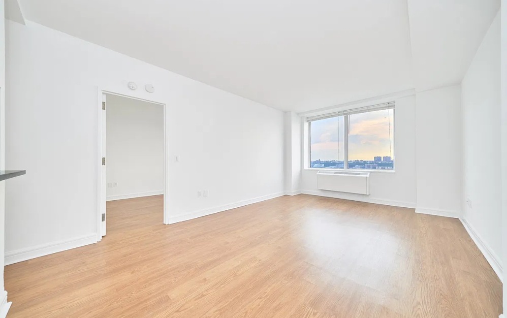 19E - 1 bedroom floorplan layout with 1 bathroom and 696 square feet (Floor 1)
