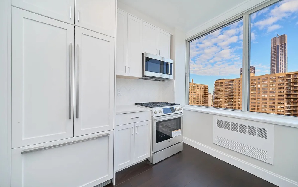 22B - 1 bedroom floorplan layout with 1 bathroom and 884 square feet (Floor 8)