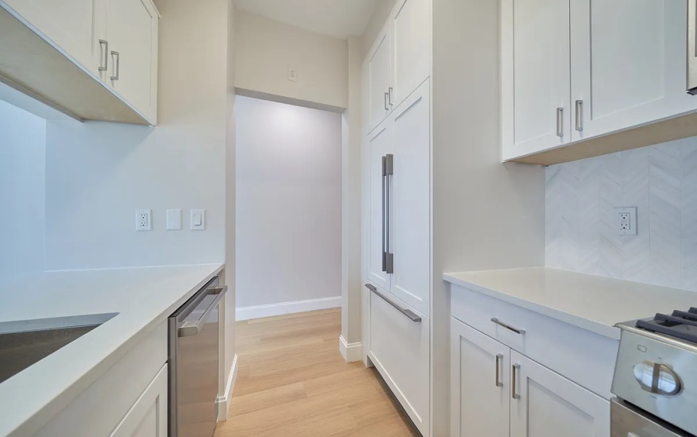 403 - 1 bedroom floorplan layout with 1 bathroom and 884 square feet (Floor 10)