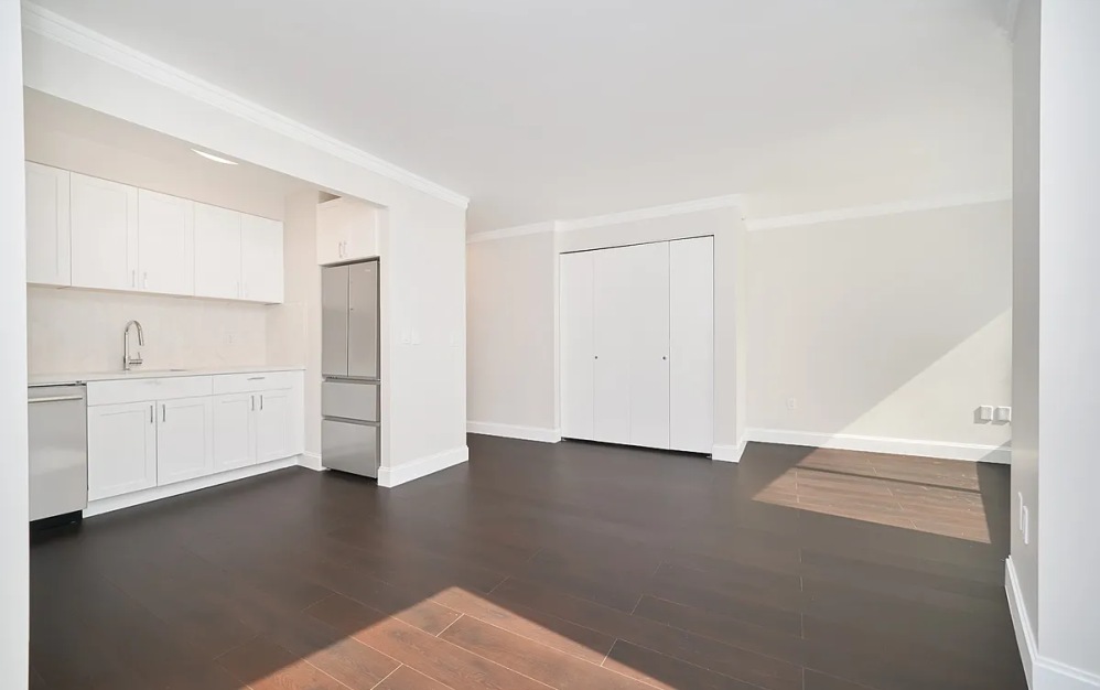 302 - Studio floorplan layout with 1 bathroom and 492 square feet (Floor 6)