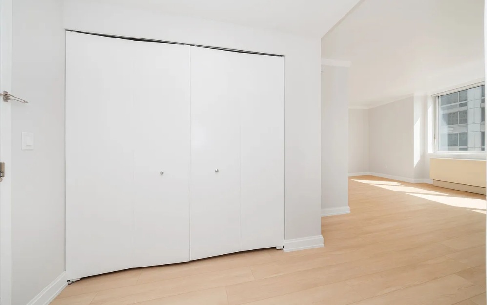 625 - Studio floorplan layout with 1 bathroom and 574 square feet (Floor 10)