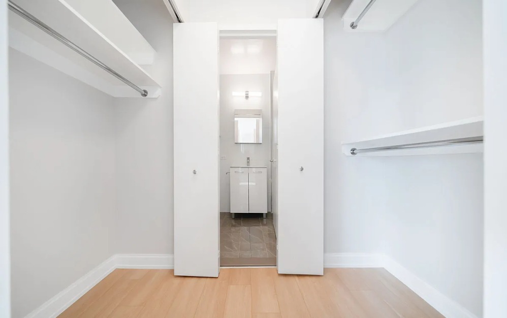 625 - Studio floorplan layout with 1 bathroom and 574 square feet (Floor 12)