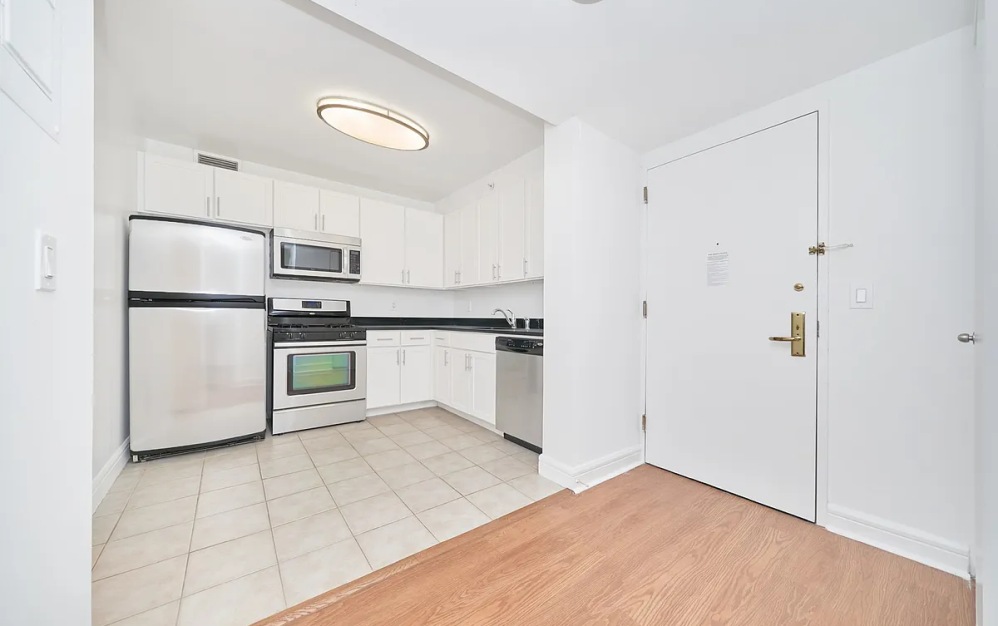 12F - Studio floorplan layout with 1 bathroom and 421 square feet (Floor 6)
