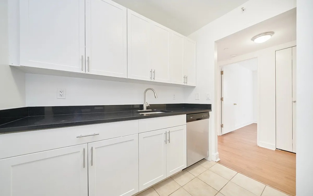 10T - 1 bedroom floorplan layout with 1 bathroom and 662 square feet (Floor 7)