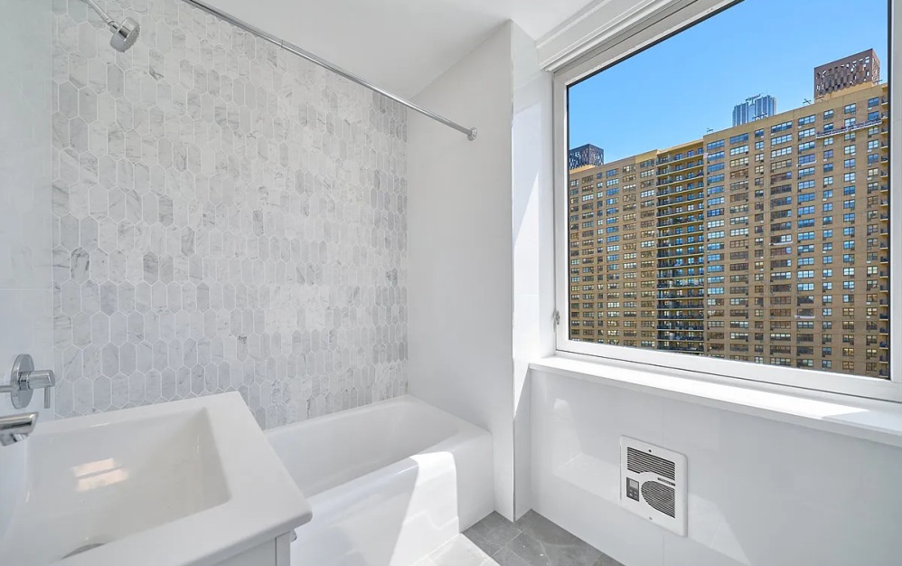 17U - 2 bedroom floorplan layout with 2 bathrooms and 1081 square feet (Floor 14)