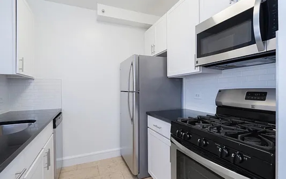 2009 - 1 bedroom floorplan layout with 1 bathroom and 711 square feet (Floor 5)