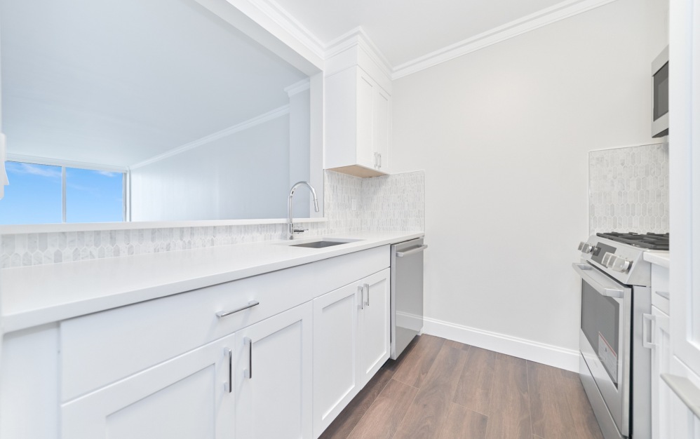 11R - 1 bedroom floorplan layout with 1 bathroom and 804 square feet (Floor 3)