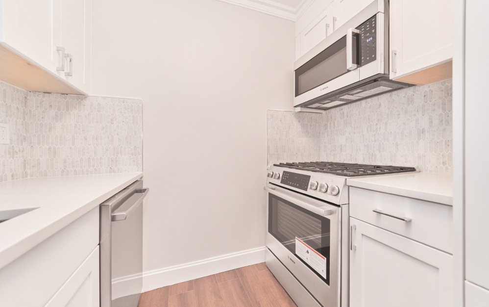 11R - 1 bedroom floorplan layout with 1 bathroom and 804 square feet (Floor 9)