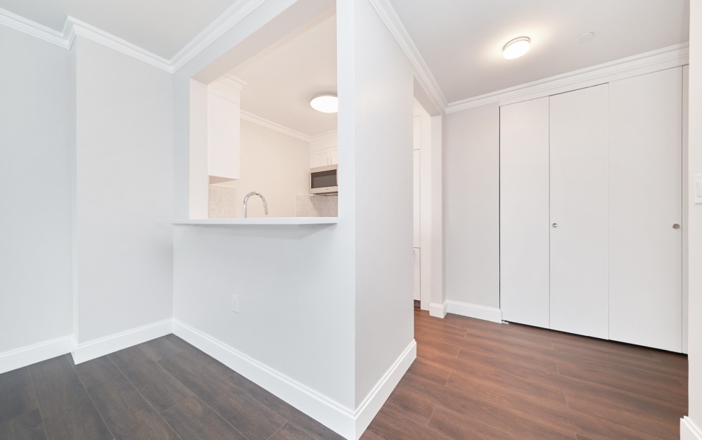 11R - 1 bedroom floorplan layout with 1 bathroom and 804 square feet (Floor 8)
