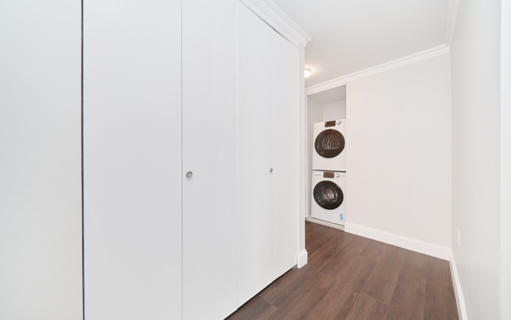 11R - 1 bedroom floorplan layout with 1 bathroom and 804 square feet (Floor 18)