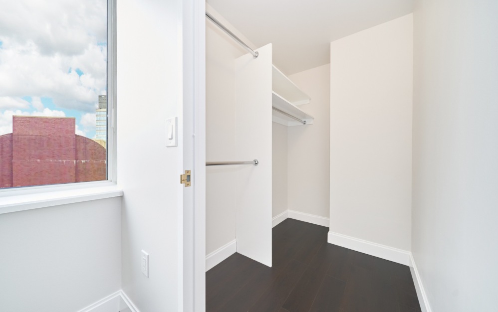 21F - 2 bedroom floorplan layout with 2 bathrooms and 1207 square feet (Floor 13)