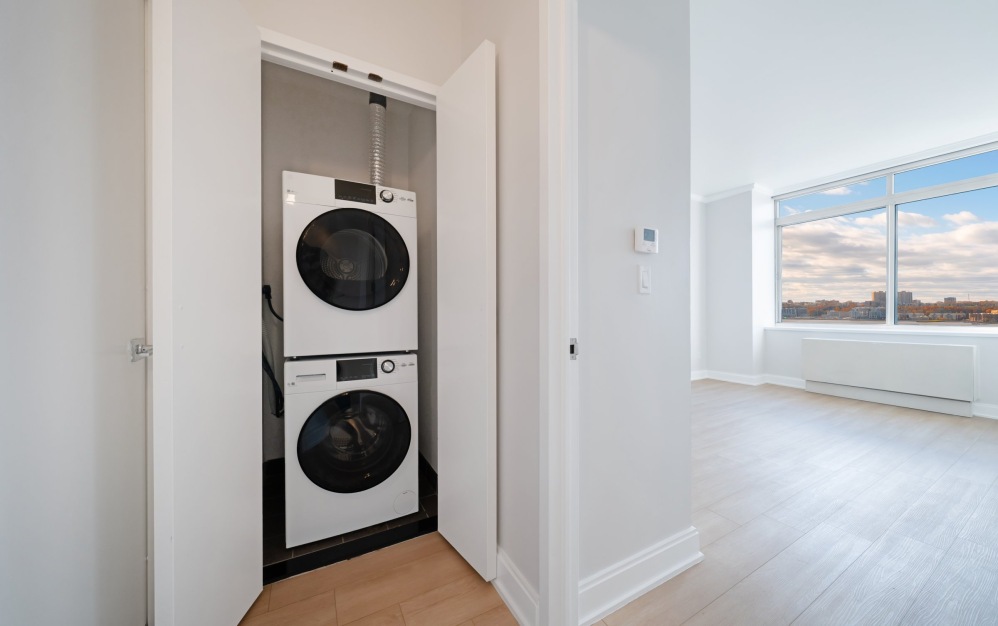 1517 - 1 bedroom floorplan layout with 1 bathroom and 689 square feet (Floor 8)