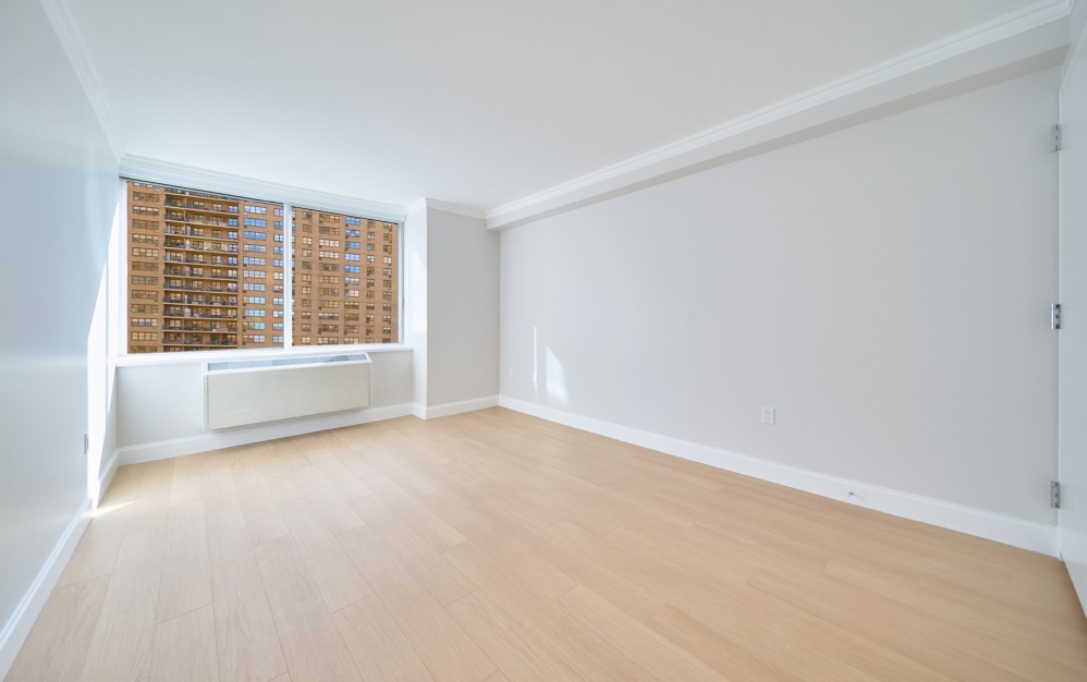 10J - 1 bedroom floorplan layout with 1 bathroom and 702 square feet (Floor 6)