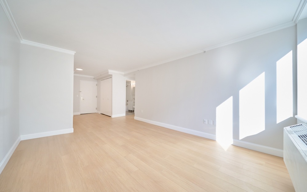 10J - 1 bedroom floorplan layout with 1 bathroom and 702 square feet (Floor 3)