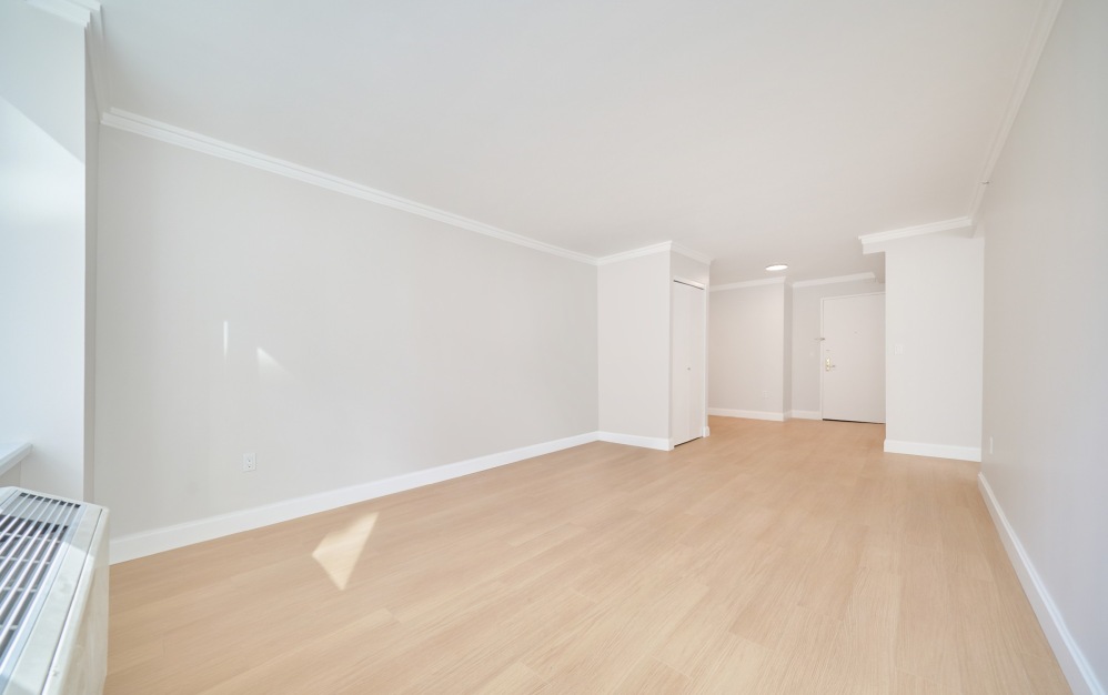 10J - 1 bedroom floorplan layout with 1 bathroom and 702 square feet (Floor 9)